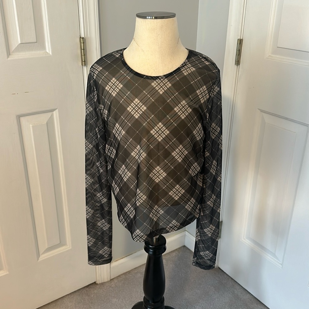 This is a sheer Hollister long sleeve in a size medium.